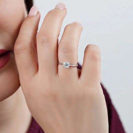 Elegant 18K White Gold Diamond Ring | 365 Collection