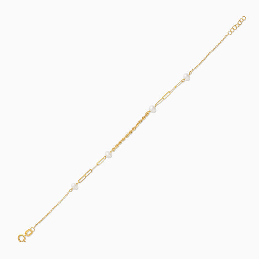 أساور متعددة الأنواع من الذهب الأصفر عيار 18 قيراطًا مزينة باللؤلؤ الأبيض للنساء