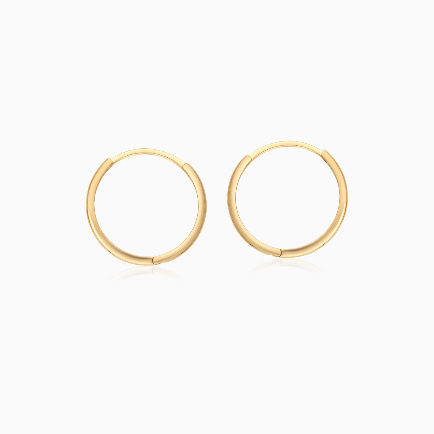 18K Gold Round Hoops in Circle Shape