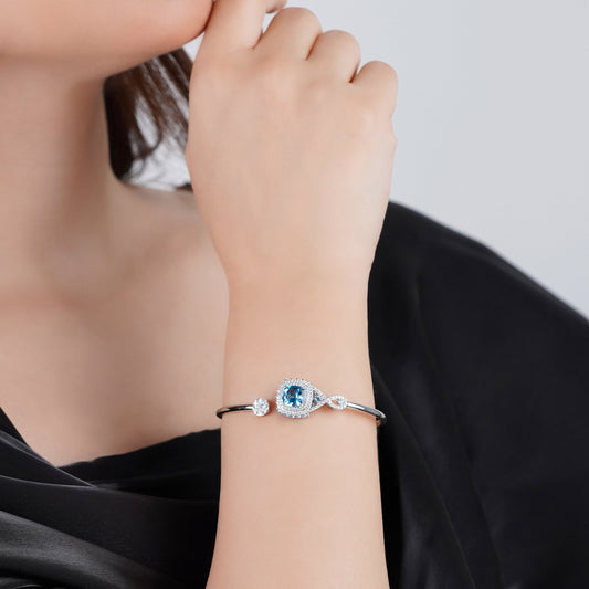 18K White Gold Bangle featuring a stunning Natural Diamond and Blue Topaz stones