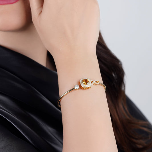 18k Yellow Gold Bangle featuring a stunning Citrine Gemstone