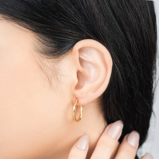 18k yellow gold earrings in round shape