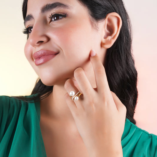 18k yellow danah gold spiral ring decorated with pearls and zircon stones