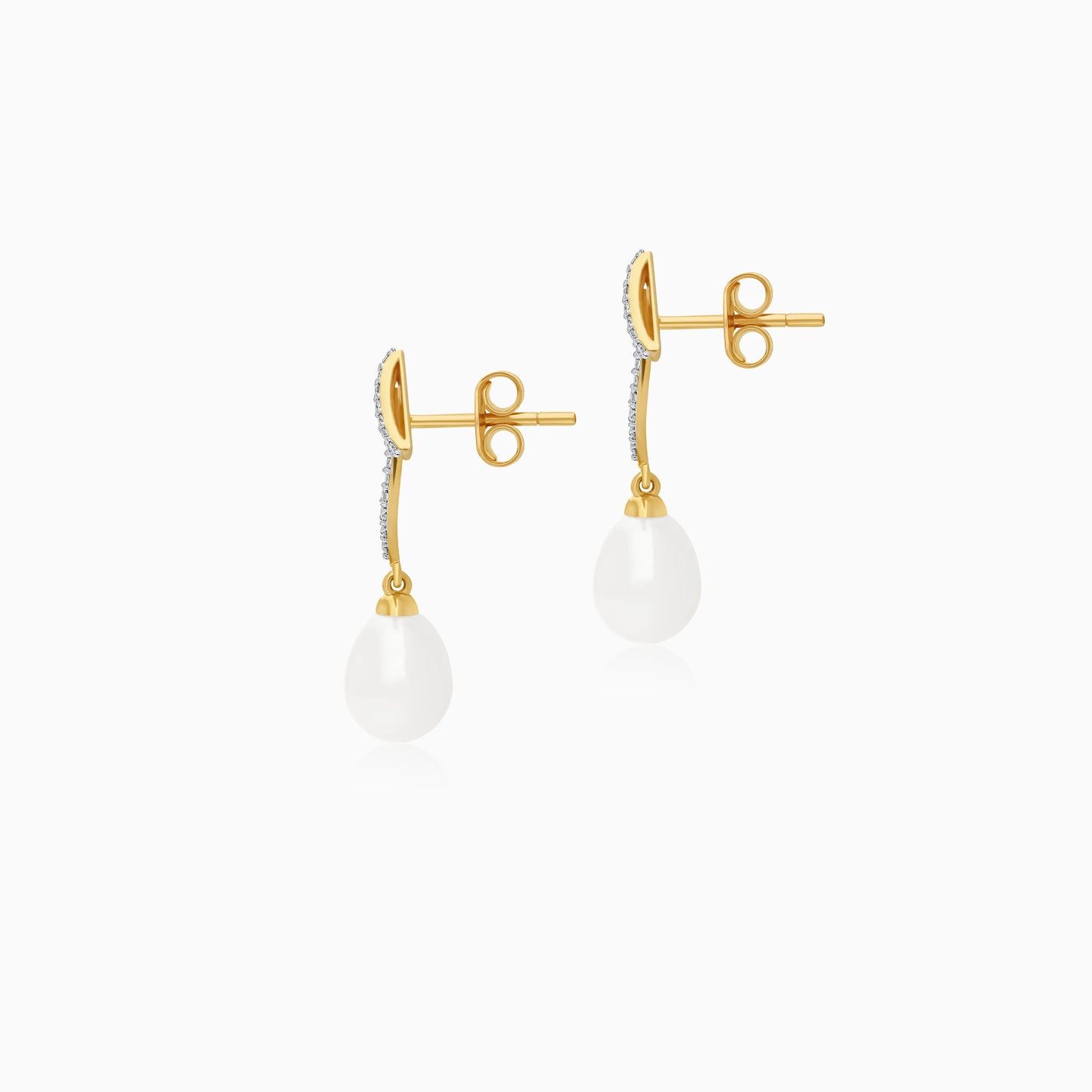 Elegant Pearl and Natural Diamond Earrings in 18k yellow gold