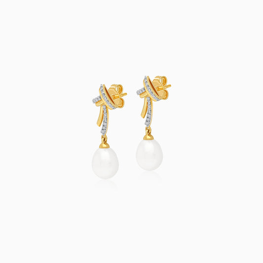 Elegant Pearl and Natural Diamond Earrings in 18k yellow gold