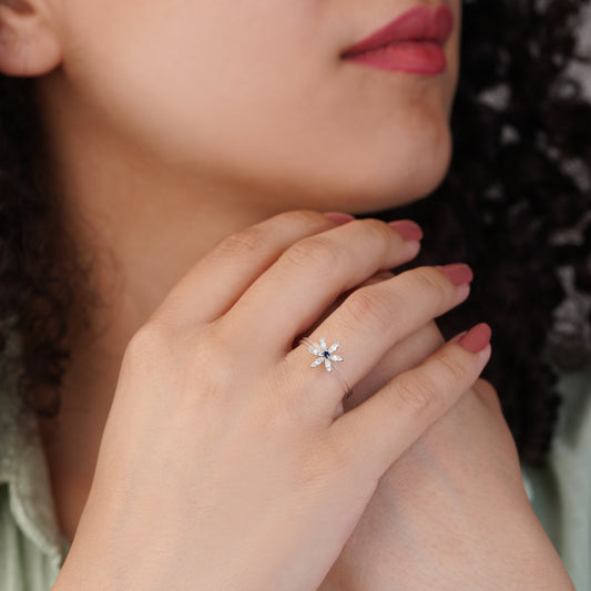 18K White Gold Ring with Diamonds and Sapphire – Floats Collection