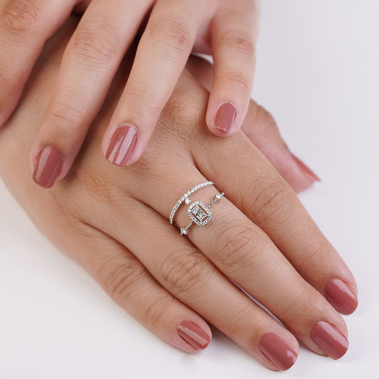 18K WHITE GOLD RING WITH NATURAL DIAMOND STONES