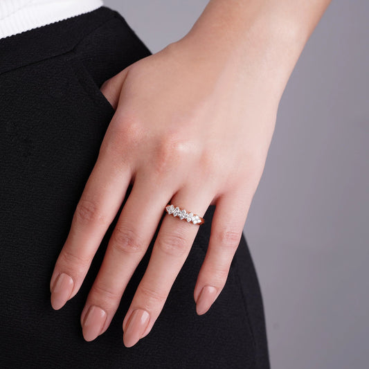 18K Rose Gold Ring Adorned with Natural Diamonds from the Scala Collection