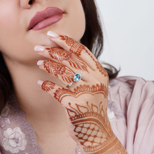 18K White Gold Ring with Diamonds and Topaz – Rabiya Collection