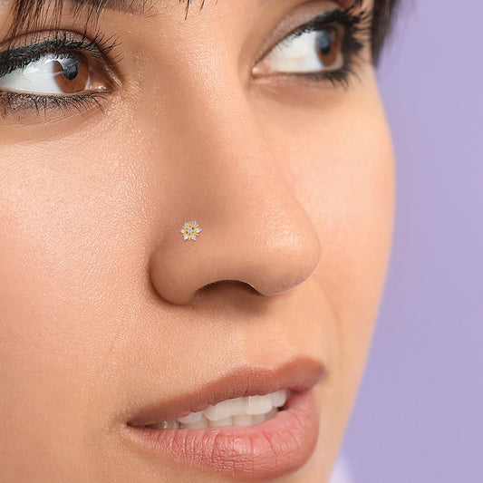 18K Gold Nose Pin Featuring Natural Diamonds