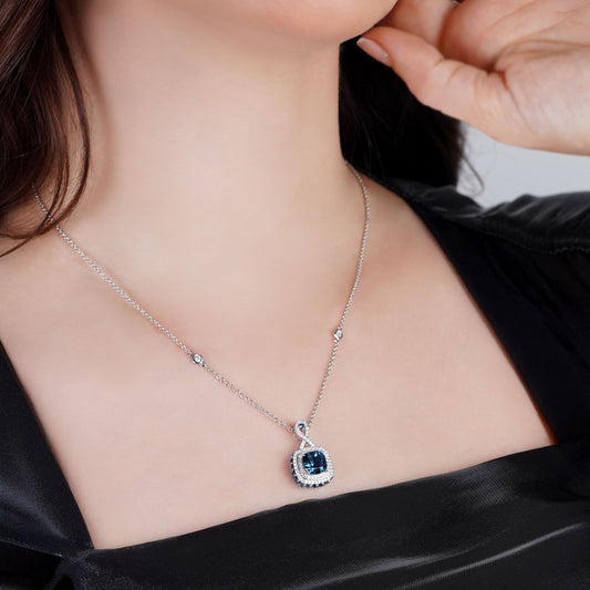 قلادة من الذهب الأبيض عيار 18 قيراطًا مرصعة بحجر ألماس طبيعي مذهل وحجر توباز أزرق لندن