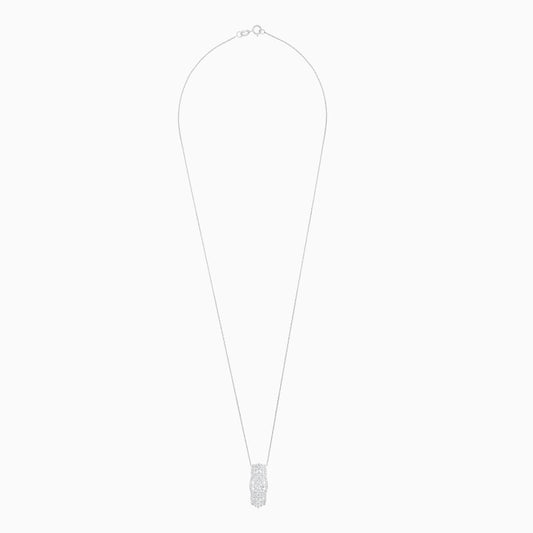 Beautiful 18K white gold necklace featuring natural diamonds