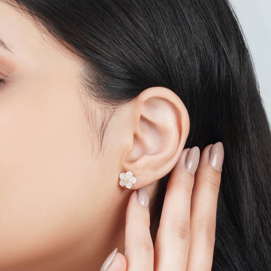 18K Gold Earrings with White Mother of Pearl Flower