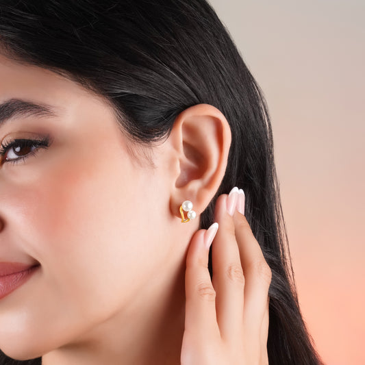 Leaf-Shaped Pearl Earrings in 18K Gold | Danah