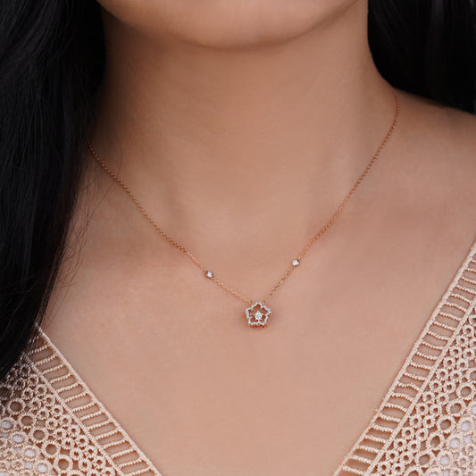 18K ROSE GOLD NECKLACE FLOWER SHAPE DECORATED WITH DANCING NATURAL DIAMOND STONES