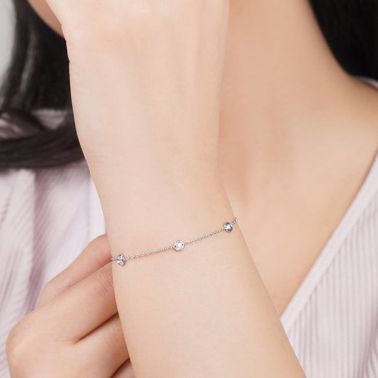 18k White Gold Bracelet Decorated With Natural Diamond Stones