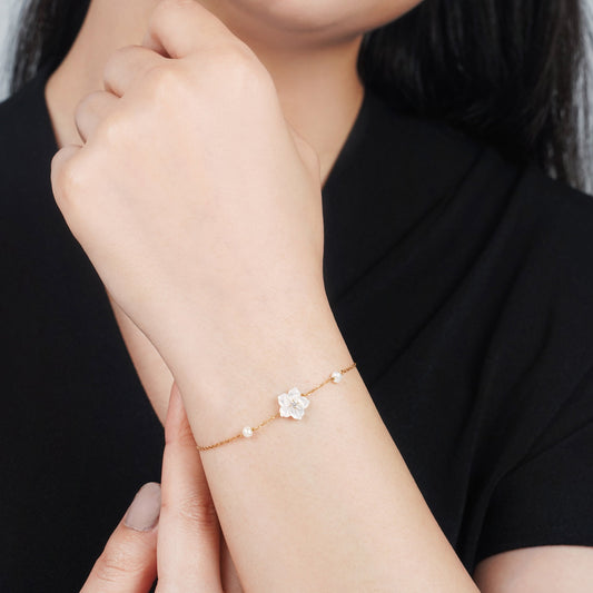 18K Gold Bracelet with Mother of Pearl Flowers & Pearls