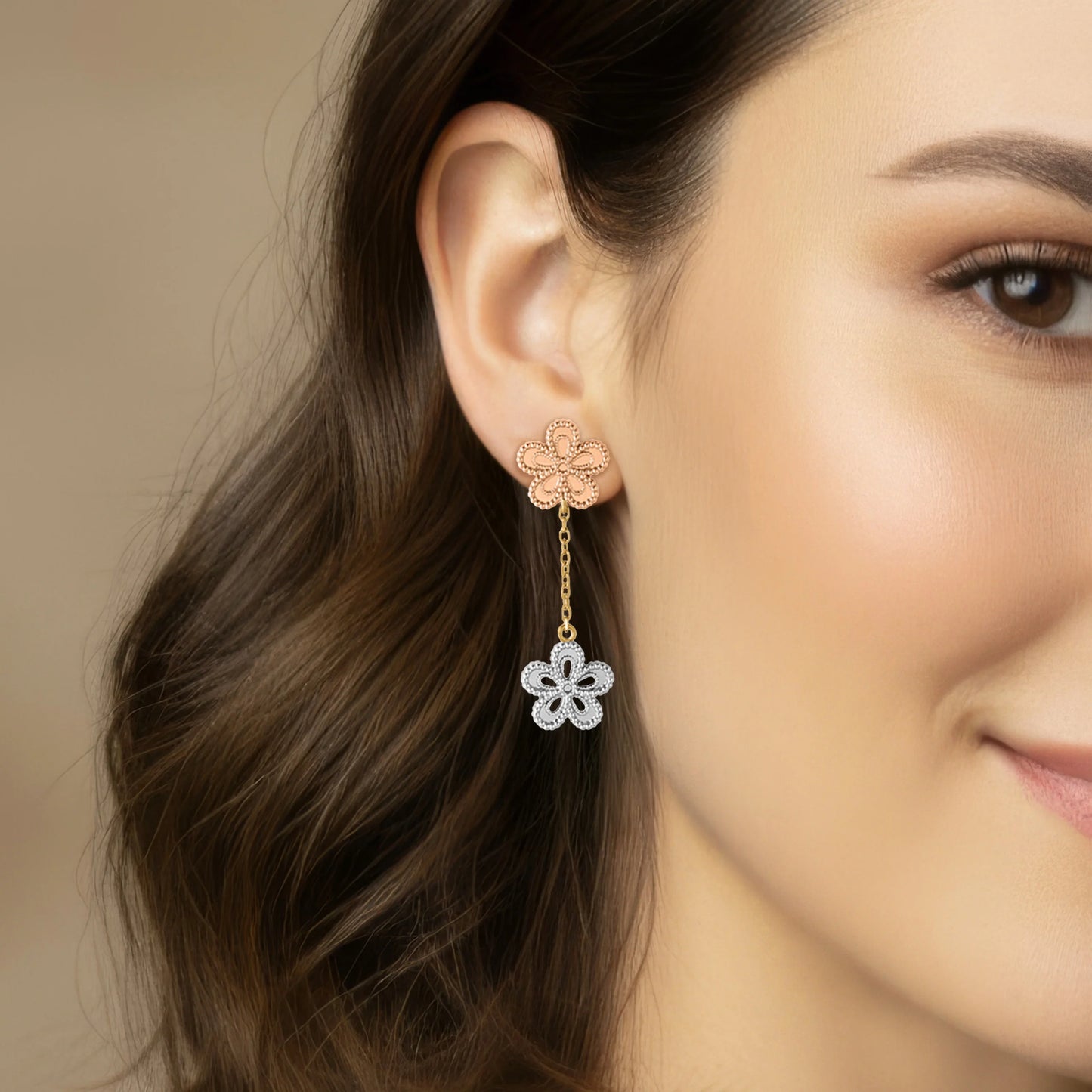 أقراط فارفالا بألوان ذهبية متعددة، مصممة بأزهار جميلة من عيار 18 قيراطًا