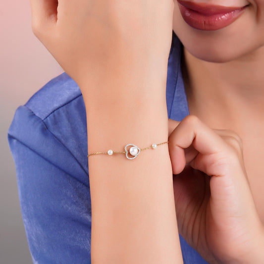 18K Yellow Gold Heart-Shaped Bracelet with Diamonds and White Pearls – Danah Collection