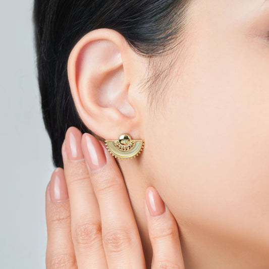 أقراط نصف دائرية من الذهب الأصفر عيار 18 قيراطًا من مجموعة شناف