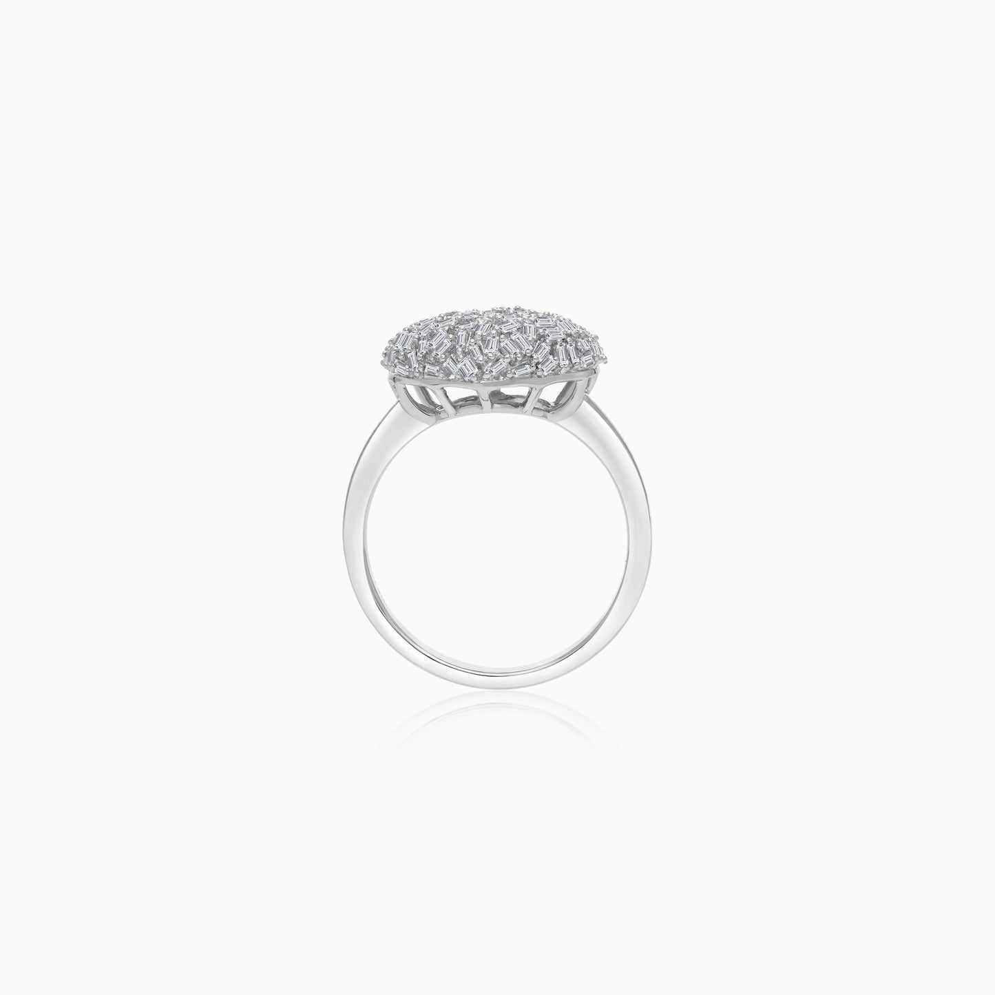 18K WHITE GOLD RING WITH HEART SHAPED DECORATED BY NATURAL DIAMOND BAGUETTE