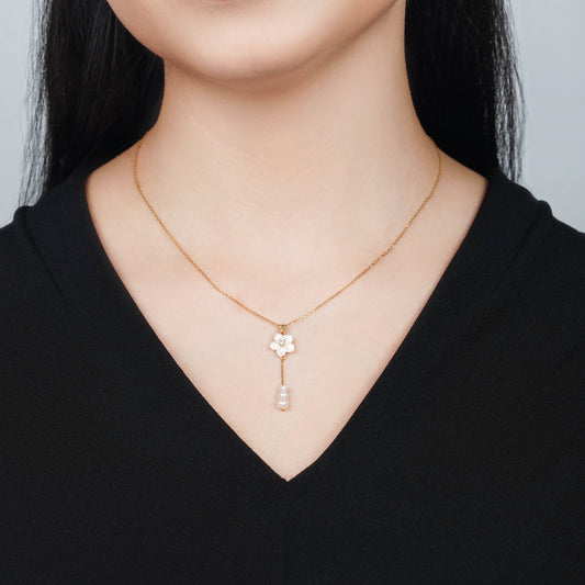 Worood 18K Gold Mother of Pearl Flower Pearl Necklace