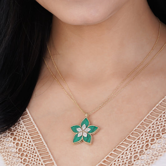 18K YELLOW GOLD NECKLACE WITH MALACHITE PENDANT AND NATURAL DIAMOND STONES