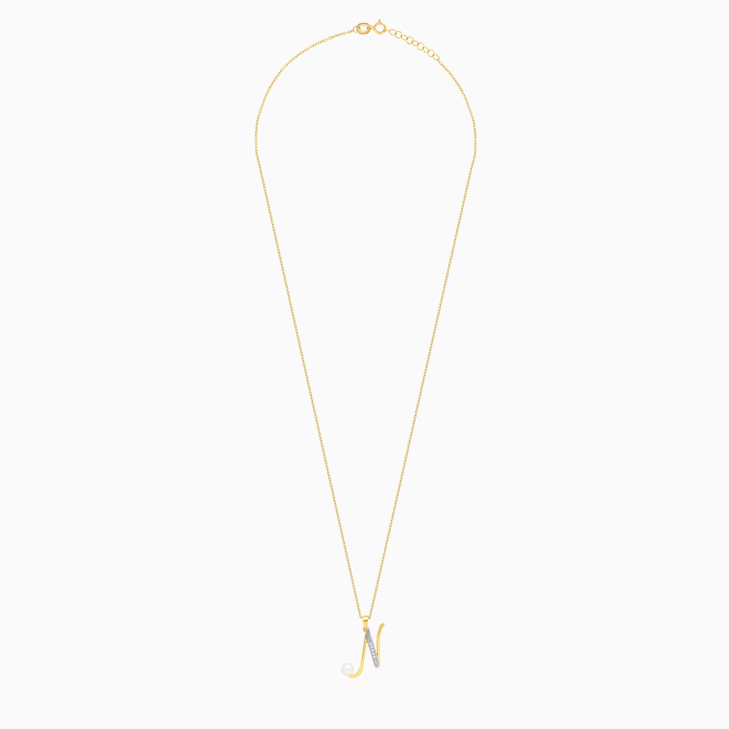 سلسلة من الذهب الأصفر عيار 18 قيراطًا مع قلادة على شكل حرف "N" مزينة بالألماس الطبيعي واللؤلؤ