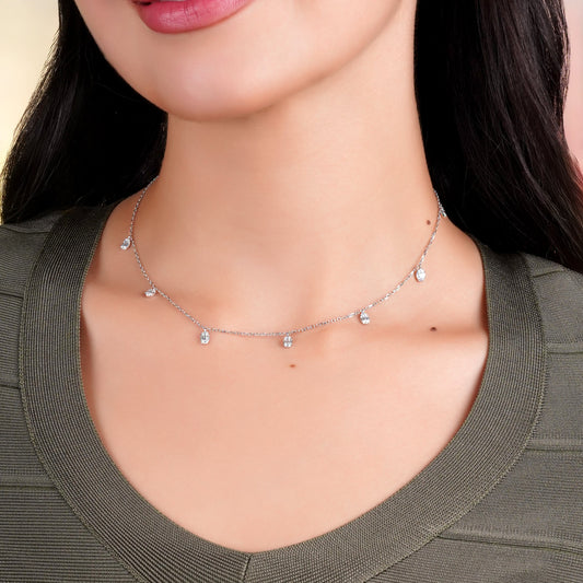 18k white gold choker necklace decorated with natural diamond stones