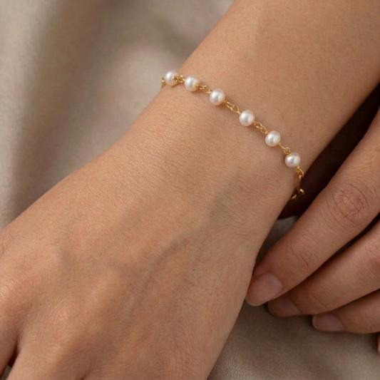 18K Yellow Gold Paperclip Pearl Bracelet
