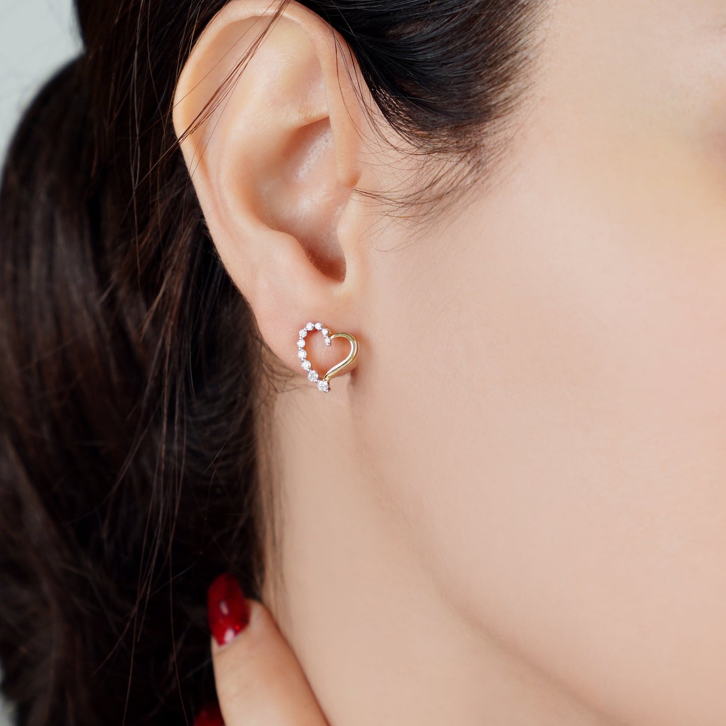 Dunyati Collection: 18K Yellow Gold Heart-Shaped Diamond Earrings