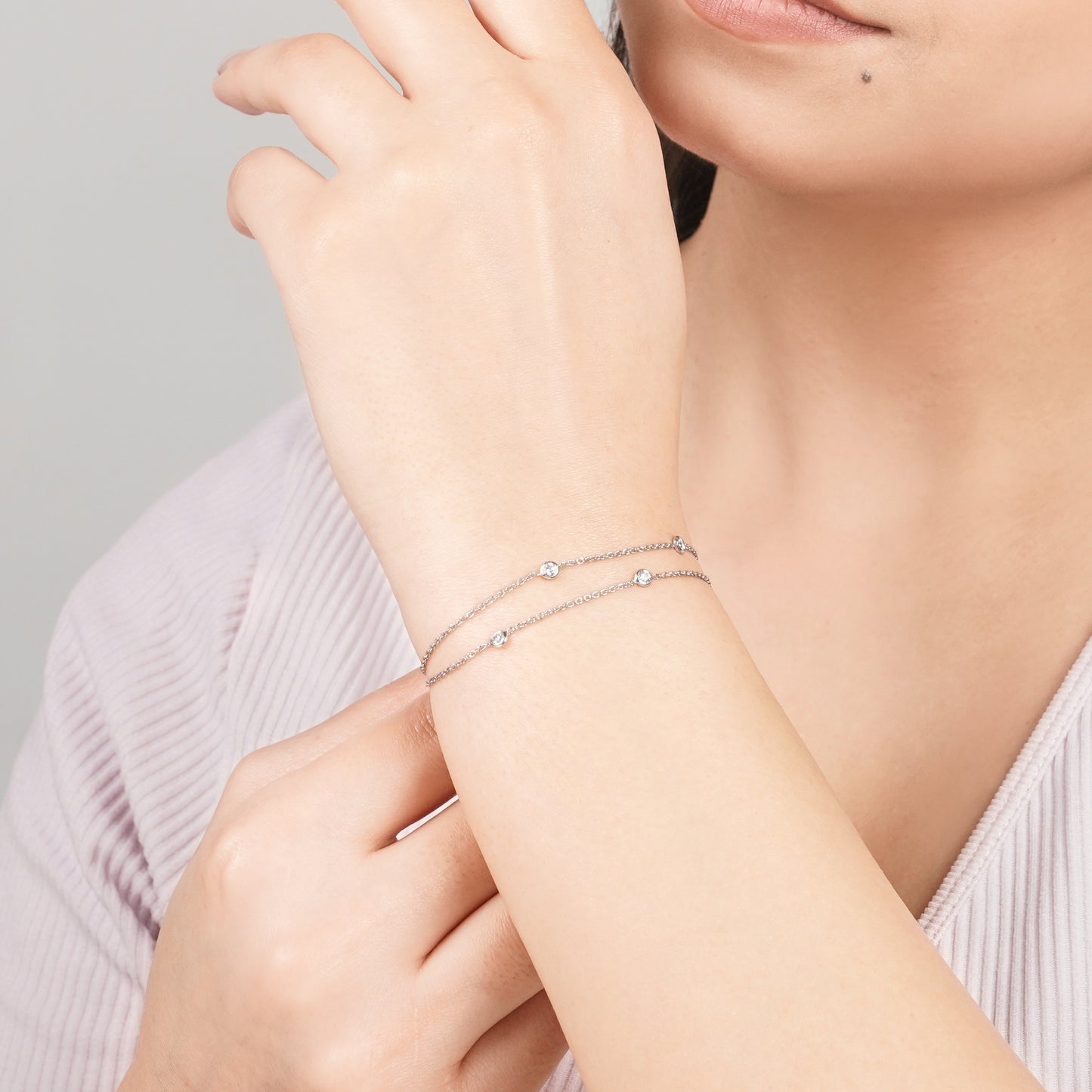 18k white gold 2 layer bracelet decorated with Round Brilliant natural diamond stones