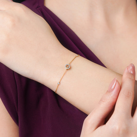 18k yellow gold bracelet decorated by natural diamond