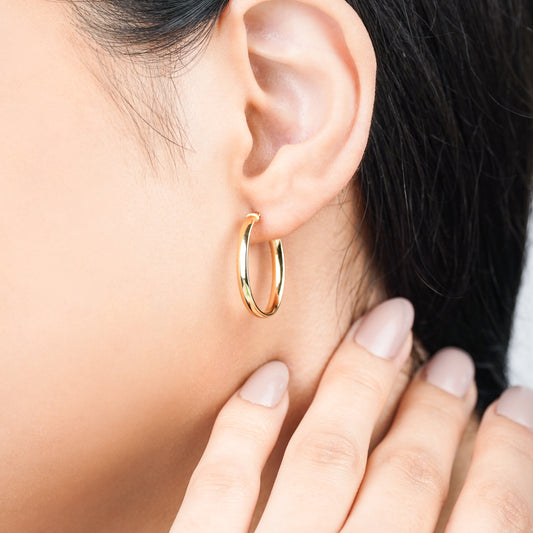 أقراط من الذهب الأصفر عيار 18 قيراطًا على شكل بيضاوي