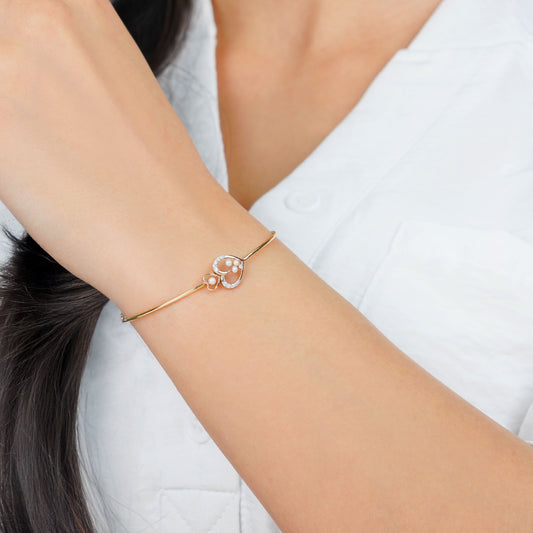 18K Yellow Gold Bangle with Dual Heart Design Adorned with Natural Diamonds and Pearls