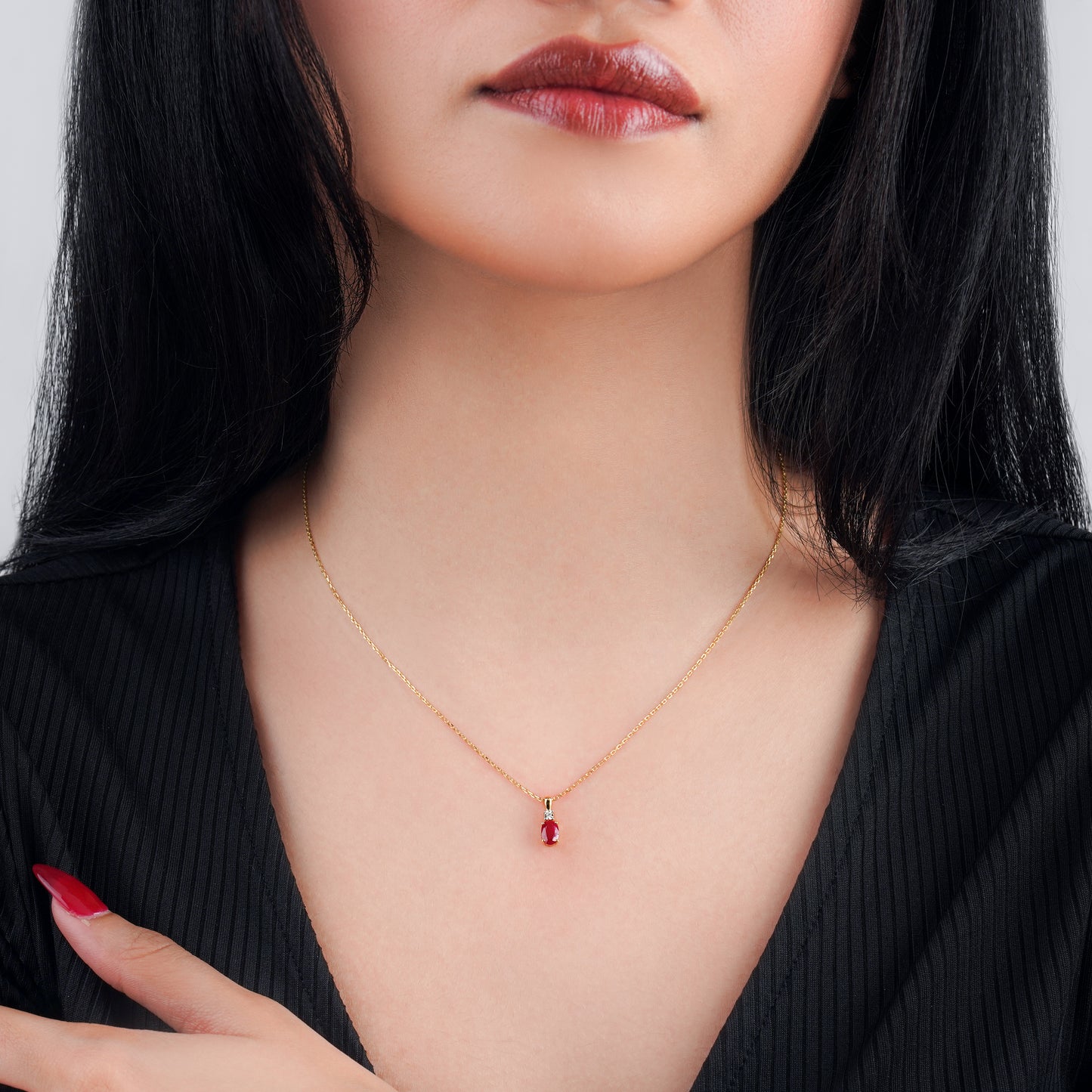 18k Yellow gold necklace decorated with natural diamonds and ruby stones | colour classic