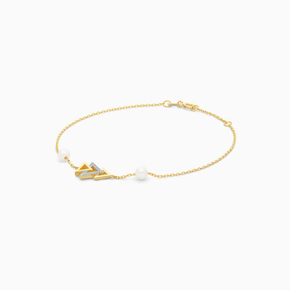 18k yellow gold bracelet adorned with two arrow-shaped and one accented with sparkling diamonds and pearls on the sides | Danah