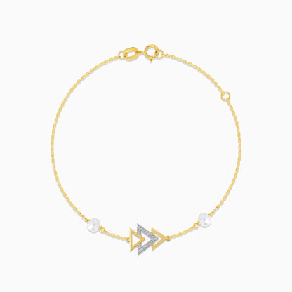 18k yellow gold bracelet adorned with two arrow-shaped and one accented with sparkling diamonds and pearls on the sides | Danah