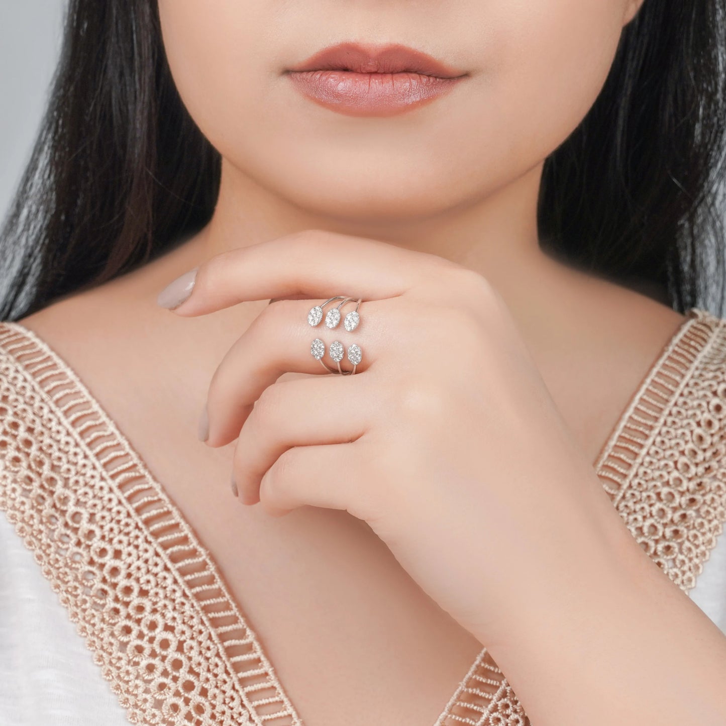 18k white gold open ring decorated with natural diamond stones