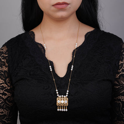 18K YELLOW GOLD LONG NECKLACE DECORATED WITH PEARLS AND (MOP)