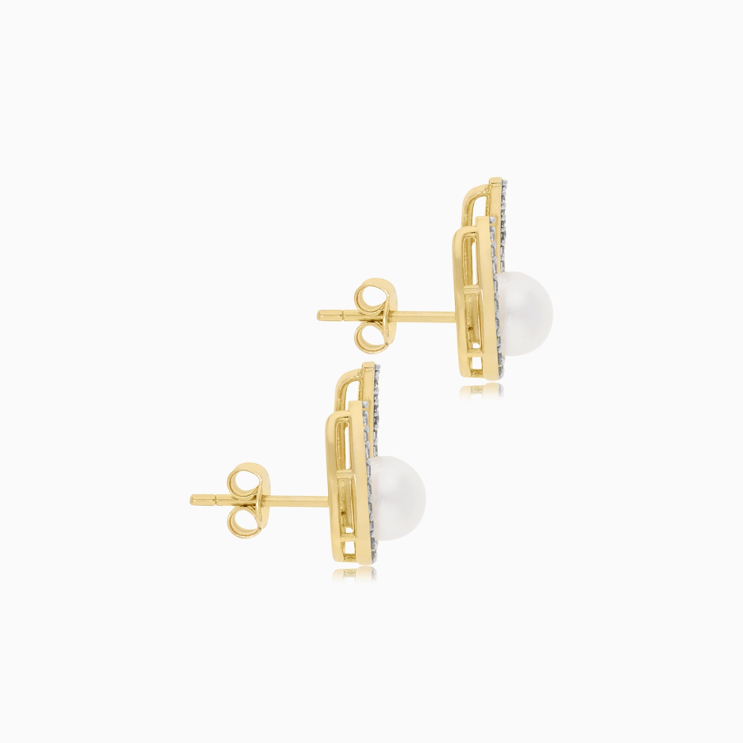 أقراط من الذهب الأصفر عيار 18 قيراطًا مرصعة باللؤلؤ وأحجار الزركون من مجموعة دانا