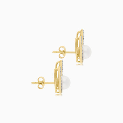 أقراط من الذهب الأصفر عيار 18 قيراطًا مرصعة باللؤلؤ وأحجار الزركون من مجموعة دانا