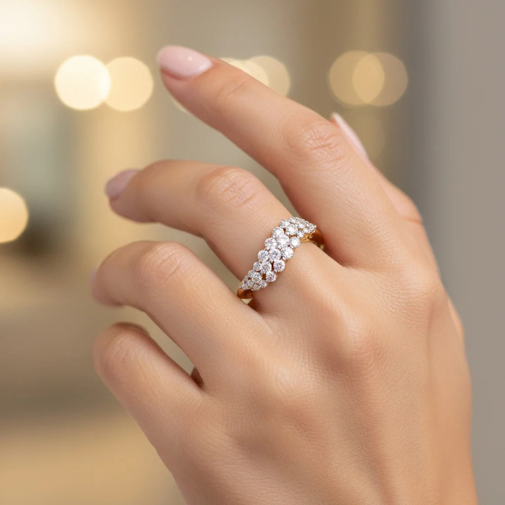 18K YELLOW GOLD RING DECORATED WITH NATURAL DIAMOND STONES FROM SCALA COLLECTION