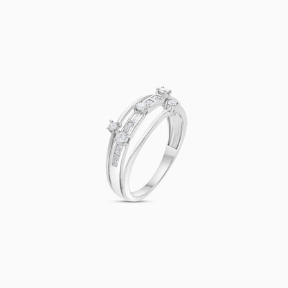 18K WHITE GOLD RING DECORATED WITH NATURAL DIAMOND STONES