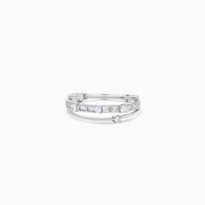 18K WHITE GOLD RING DECORATED WITH NATURAL DIAMOND STONES