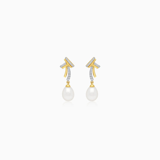 Elegant Pearl and Natural Diamond Earrings in 18k yellow gold