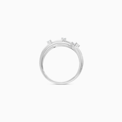 خاتم من الذهب الأبيض عيار 18 قيراطًا مزين بأحجار الماس الطبيعية