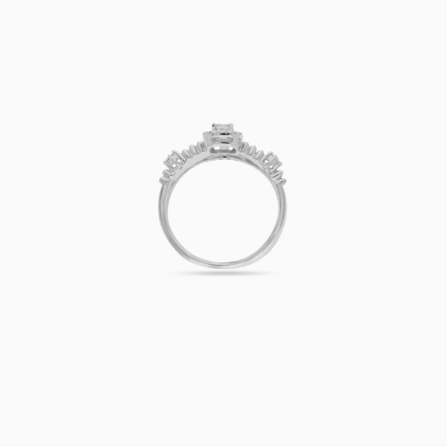 18K WHITE GOLD RING WITH NATURAL DIAMOND STONES