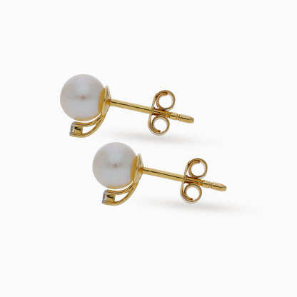 قرط من الذهب الأصفر عيار 18 قيراطًا مرصع باللؤلؤ والألماس الطبيعي