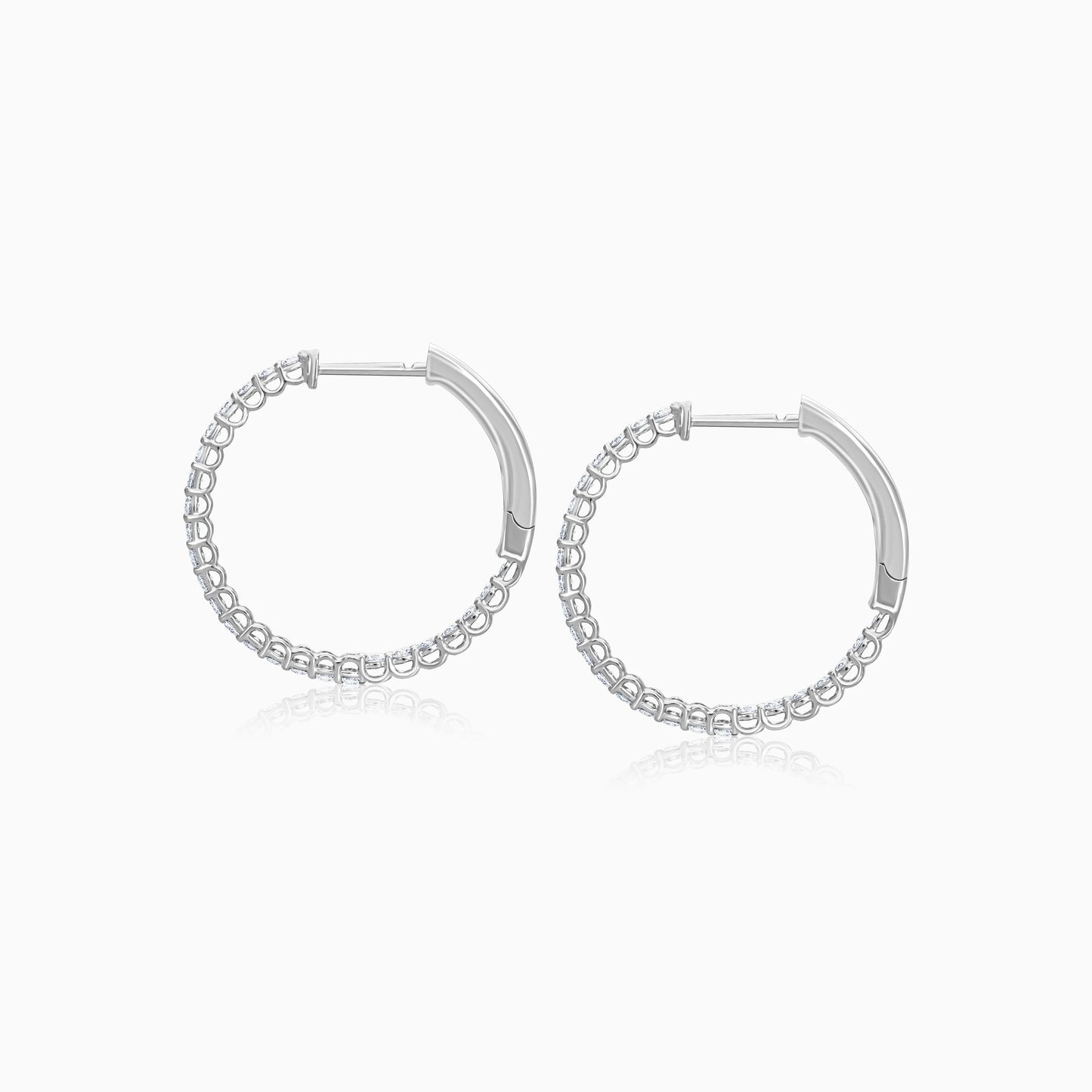 Elegant 18K white Gold Earrings with natural Diamond Round Shape Hoops